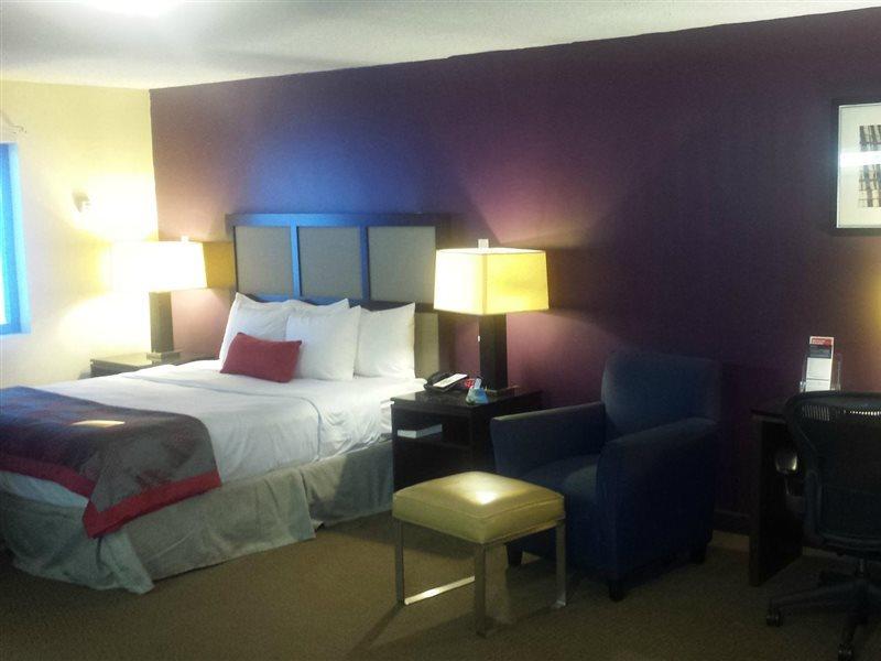 מלון Ramada By Wyndham רוקאוויי מראה חיצוני תמונה