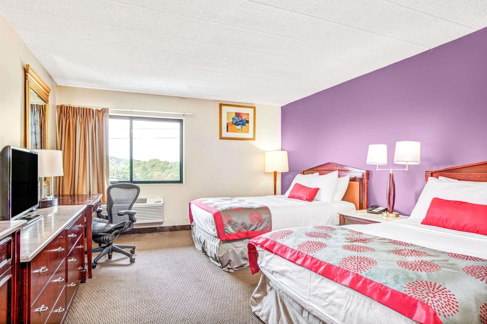 מלון Ramada By Wyndham רוקאוויי מראה חיצוני תמונה